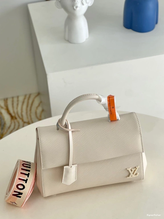 LOUIS BB VUITTON CHANELUNY 0810
